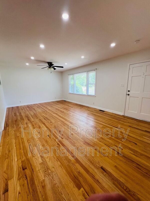 Photo - 3415 Carolyn Dr