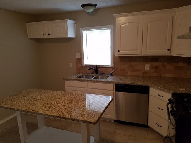 Photo - Charming 3 Bedroom 1 Bath in Ridglea Area!