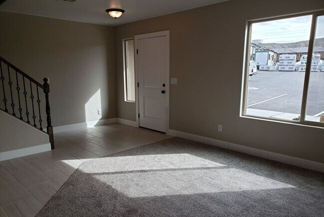 Photo - Desert Hills Gem!