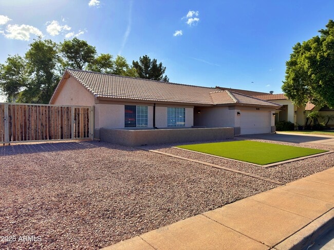 Photo - 808 N Winthrop Cir