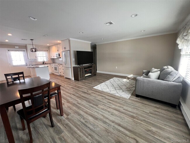 Photo - 44 Trent Ct Unit B