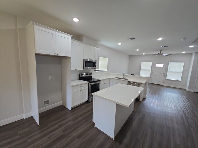 Photo - 8235 Locksley Rd