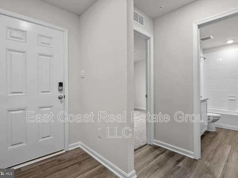 Photo - 672 Armstrong Ave