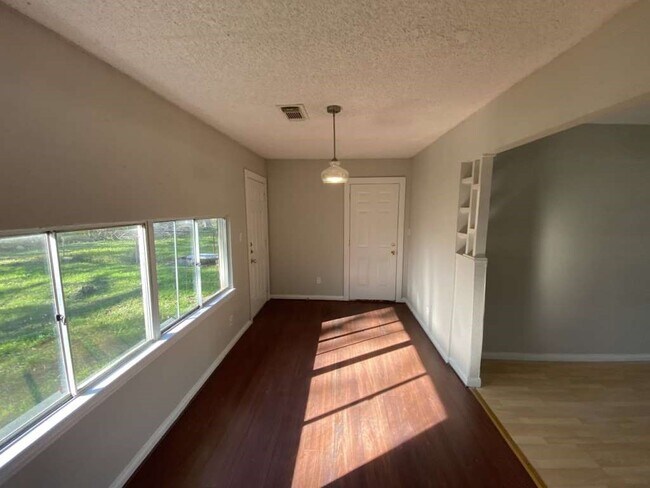 Photo - 5810 Belmark St