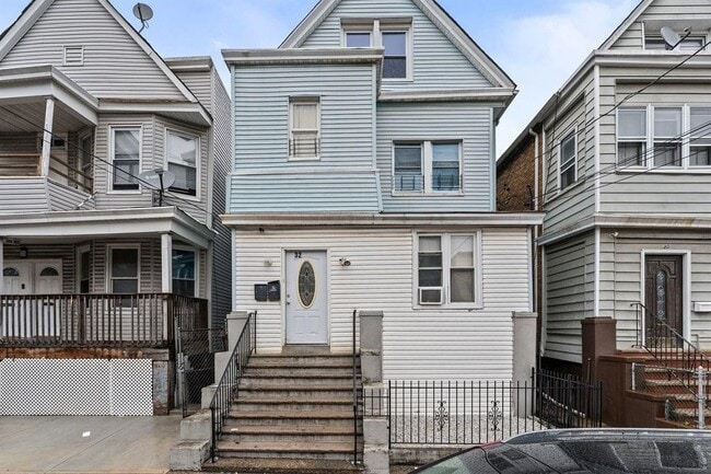 Building Photo - 32 Armstrong Ave Unit 1