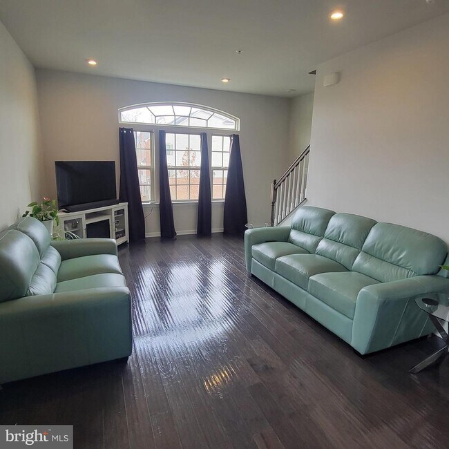 Photo - 2922 Glendale Ave