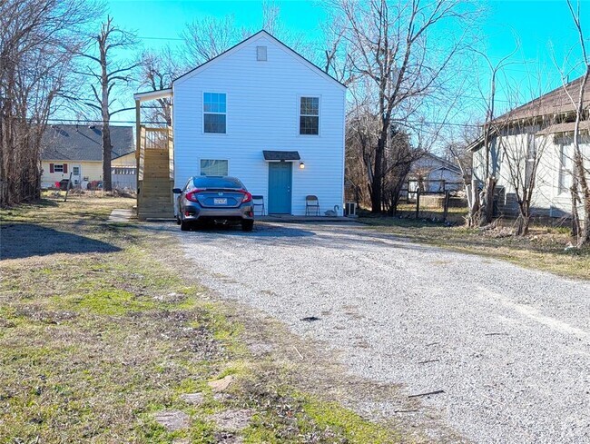 Building Photo - 112 W HAYES St Rental