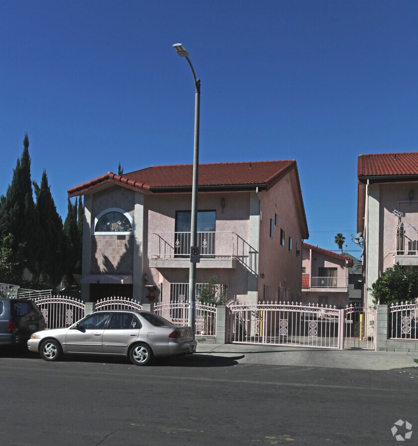 Photo - 2811-2817 Sichel St