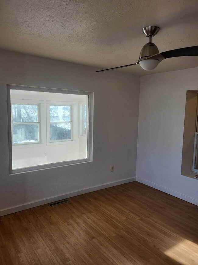 Photo - Country Living Close to Town!