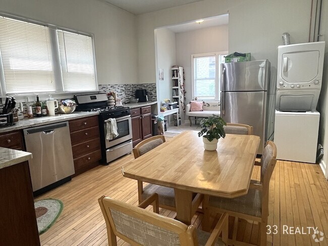 Building Photo - 2626 N Ashland Ave Unit 1 Rental