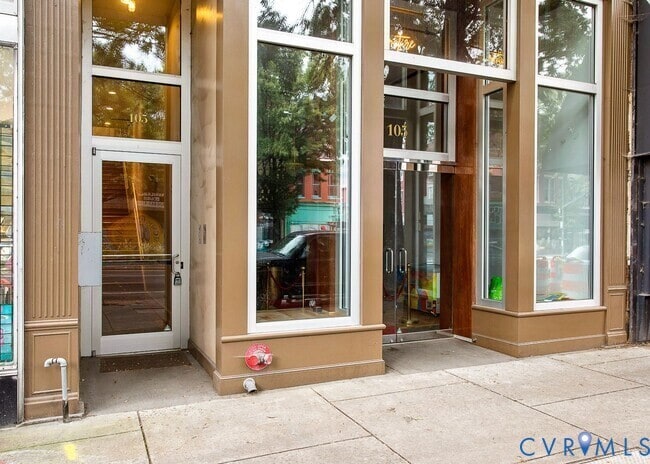 Building Photo - 105 E Broad St Unit 2B