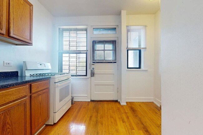 Photo - 5300-5308 S. Greenwood Avenue