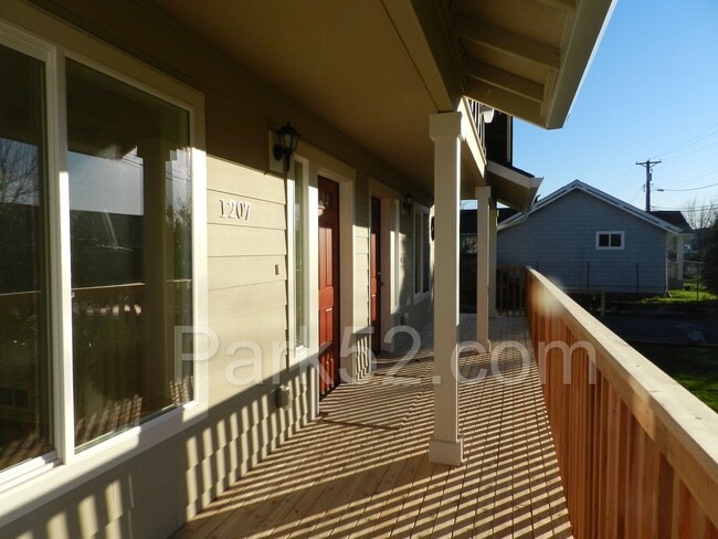 Photo - 3 bedroom 1.5 bathroom duplex in Fife!