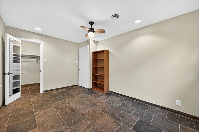 Photo - 4628 Roseneath Dr Unit A