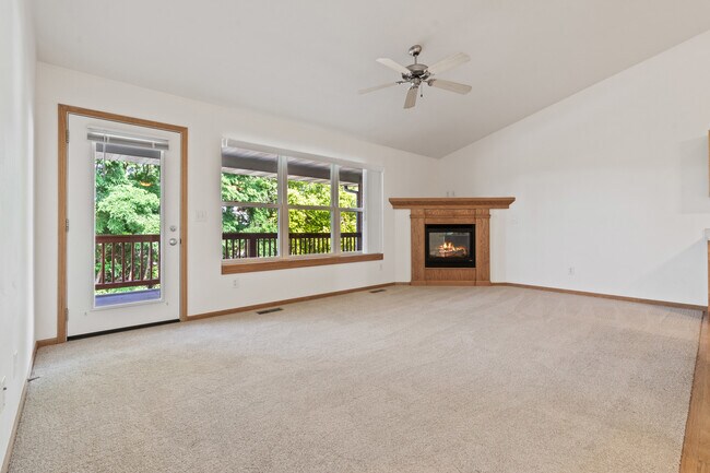 Photo - 21 Redtail Bnd