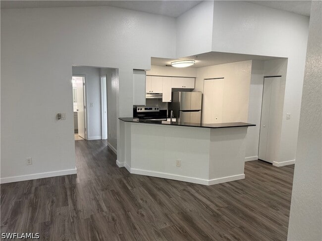 Building Photo - 8285 Ibis Club Dr Unit 805