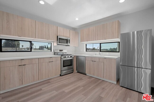 14804 1/2 Vanowen St