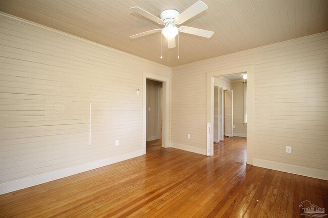 3102 E De Soto St
