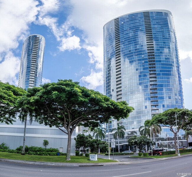 2 BD/2 BA/2 Parking Condo in the Moana Pac... - 2 BD/2 BA/2 Parking Condo in the Moana Pac... Unit 1707