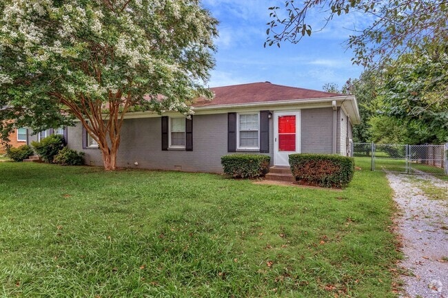 Building Photo - AVAILABLE NOW. 2 Bed 1 Bath Duplex. Locate... Rental