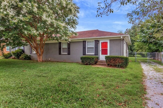 AVAILABLE NOW. 2 Bed 1 Bath Duplex. Locate... - AVAILABLE NOW. 2 Bed 1 Bath Duplex. Locate... Casa