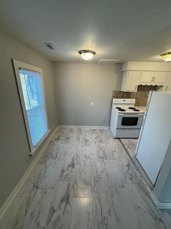 Photo - 328 N Volutsia