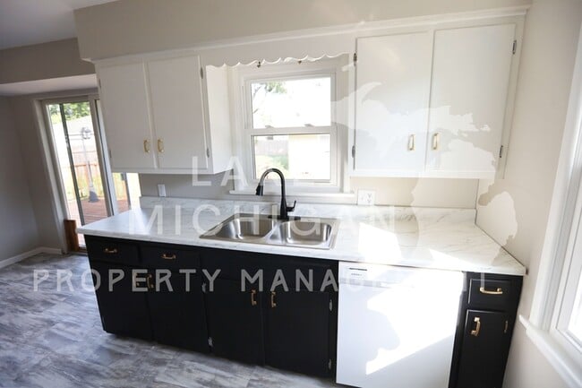 Photo - 1141 Blanchard St SW