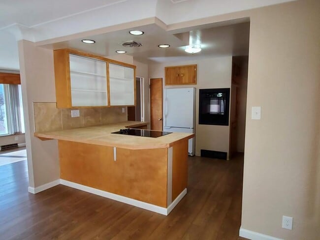Photo - 128 Yale Pl