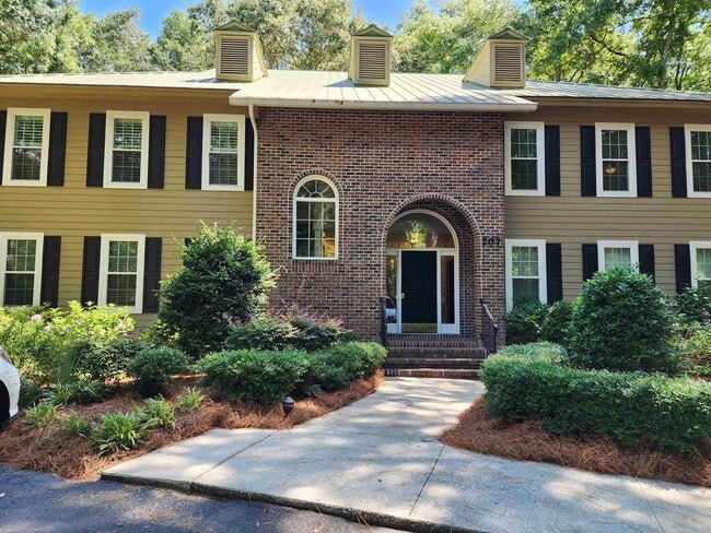 Photo - 207 Golden Bear Dr
