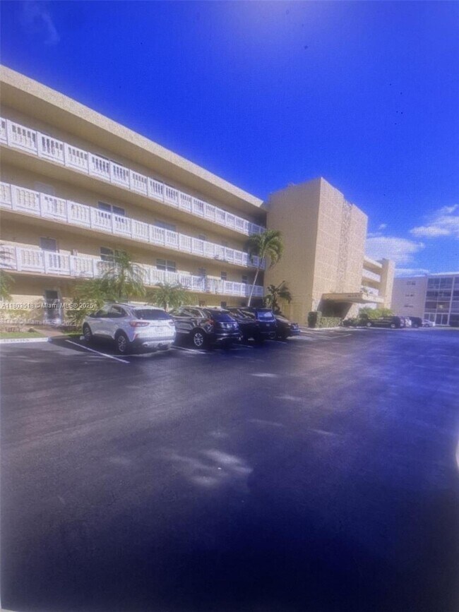 Photo - 415 SE 11th Terrace Condo Unit 201