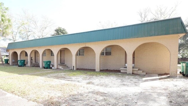 Building Photo - 1011 Hondo Ave Unit B