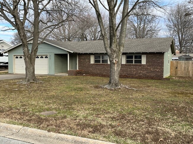 Patio delantero - 215 Magnolia Rd