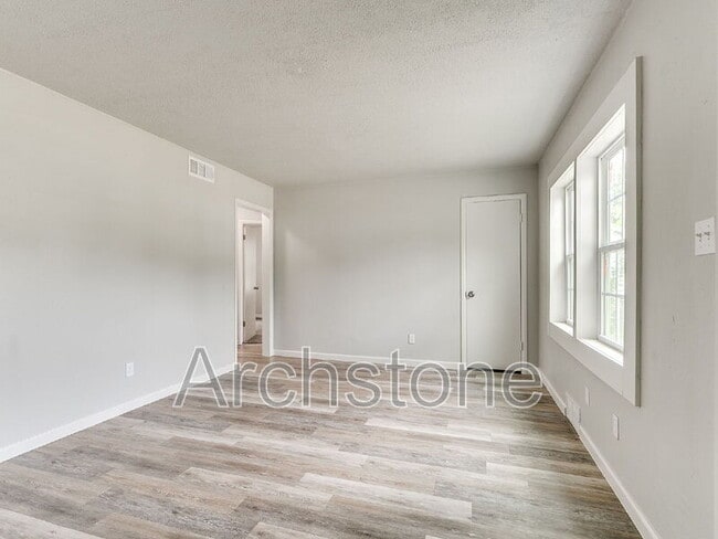 Photo - 2312 Mustang St