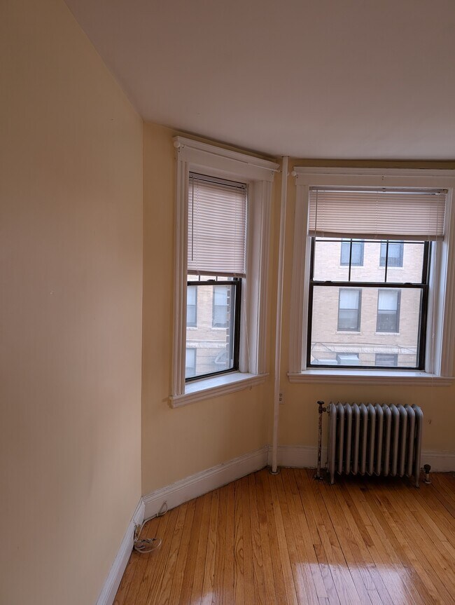 2 Sutherland Rd Unit 3