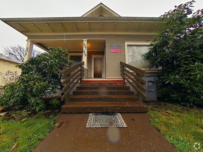 Building Photo - 1 Bedroom Tri-Plex ~ Close to Campus ~ Cat... Unit 229 NW 9th St Rental