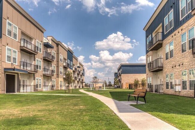 Photo - 19400 W Bellfort Unit b3