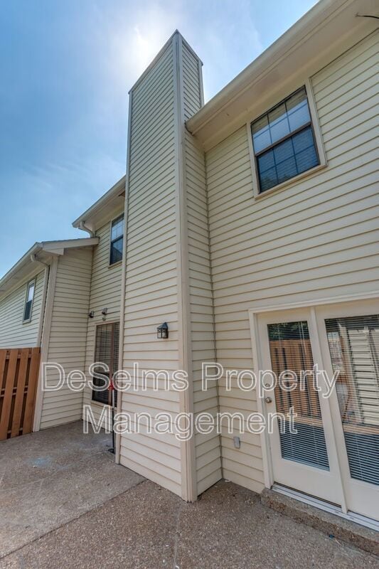 Building Photo - 1122 Brentwood Pointe