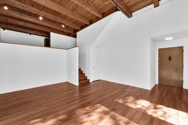 Photo - 2717 Griffith Park Blvd Unidad D