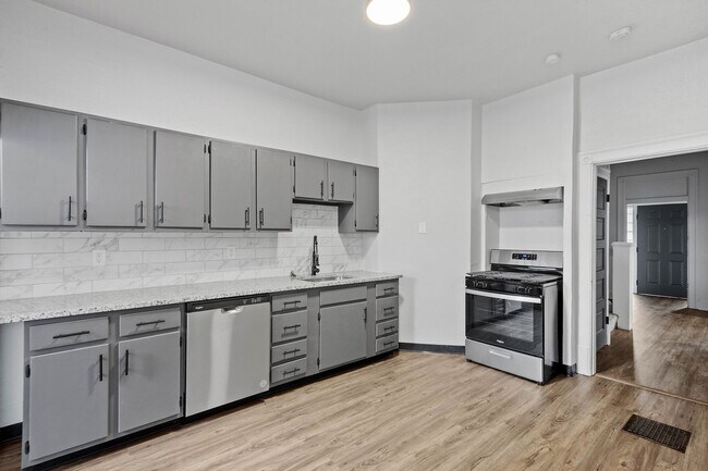 SPACIOUS 5 BEDROOM HOME AVAILABLE NOW IN H... - SPACIOUS 5 BEDROOM HOME AVAILABLE NOW IN H...