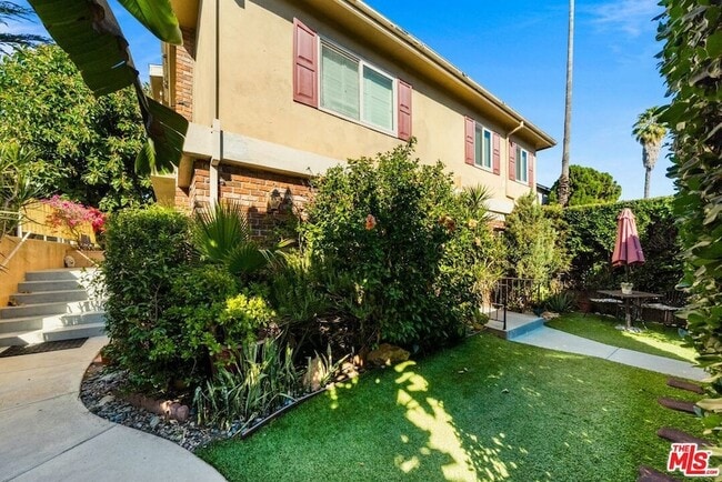 Building Photo - 11585 Riverside Dr