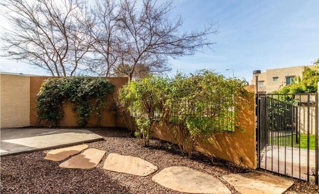 Photo - 1886 E Don Carlos Ave