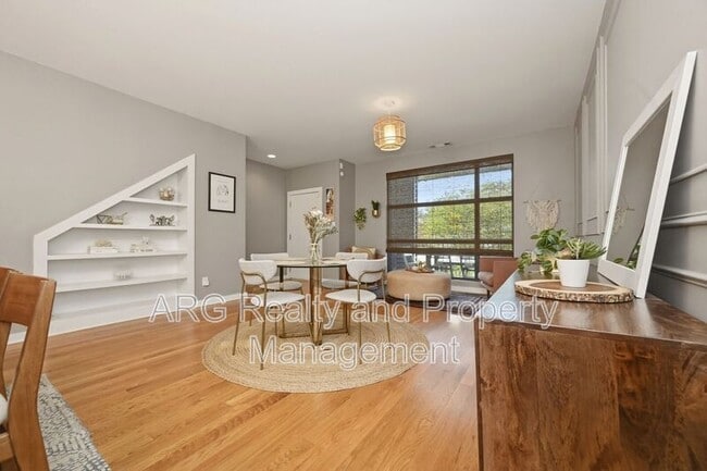 Photo - 472 Martin St SE