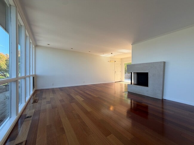 Photo - 800 Buckland Ave