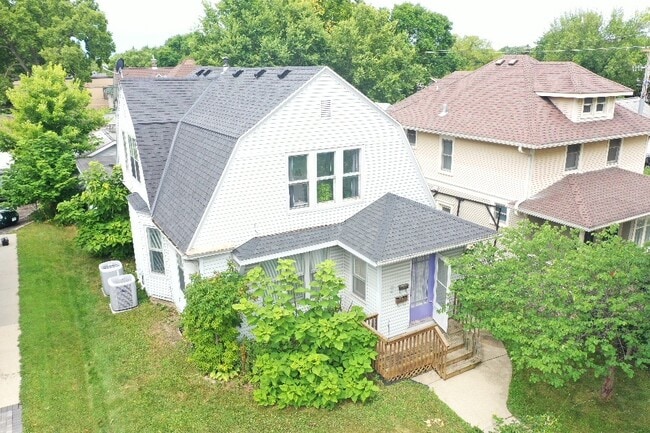 Photo - 7 11th Ave SW