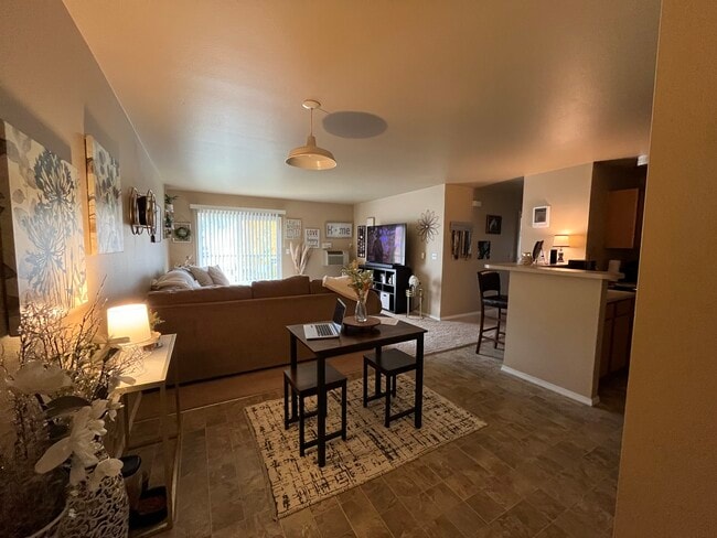 Photo - Montrose Apartments