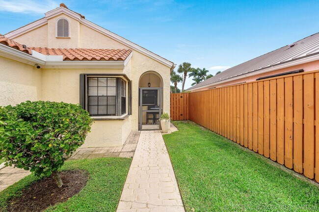 2530 La Lique Cir