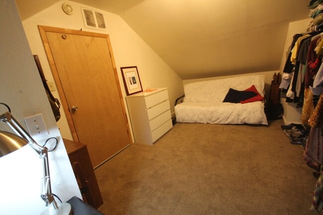 Photo - Quiet Upstairs Apartment in Provo |Available Now| Unidad 413