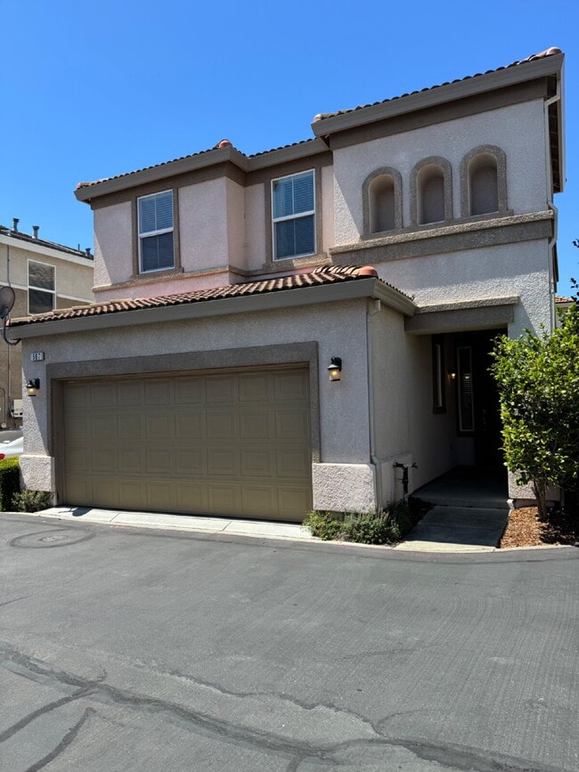 Building Photo - Beautiful 3 Bed, 2.5 Bath Green Valley Sin... Rental