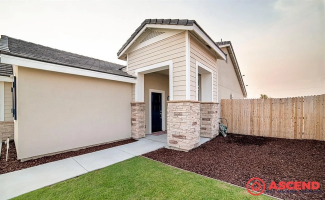Photo - Modern 3 Bed / 2 Bath Home in Bakersfield – Garage + Full Appliance Package
