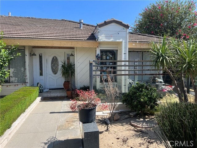 Photo - 9899 Debiois Ave